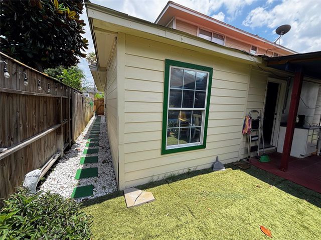 9717 Debbie Lane, Houston, TX 77038