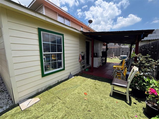 9717 Debbie Lane, Houston, TX 77038