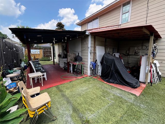 9717 Debbie Lane, Houston, TX 77038