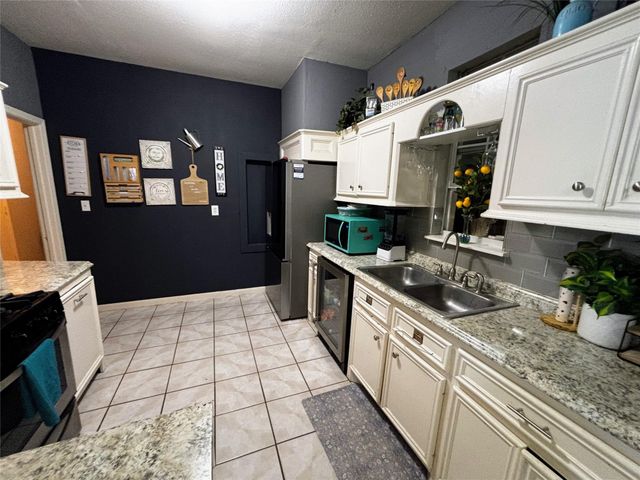 9717 Debbie Lane, Houston, TX 77038