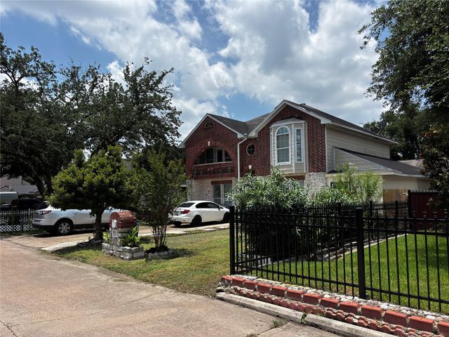 9717 Debbie Lane, Houston, TX 77038