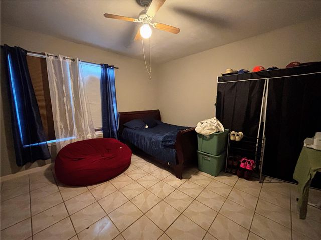 9717 Debbie Lane, Houston, TX 77038
