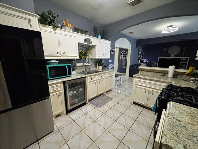 9717 Debbie Lane, Houston, TX 77038