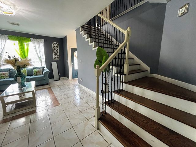 9717 Debbie Lane, Houston, TX 77038