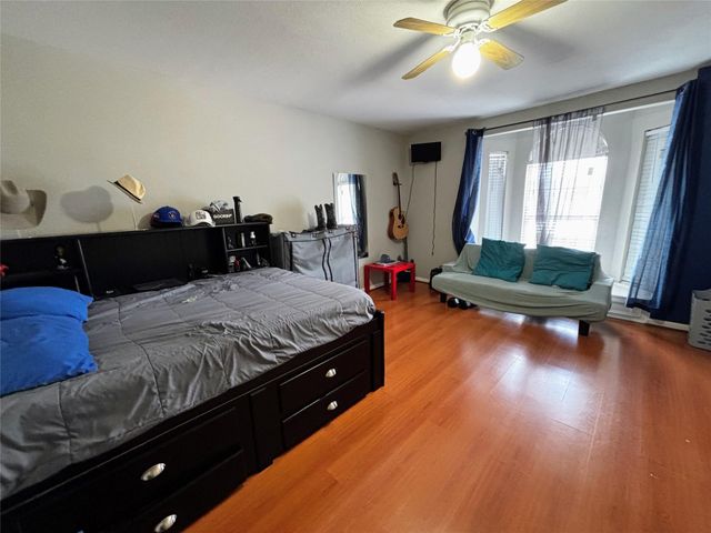 9717 Debbie Lane, Houston, TX 77038