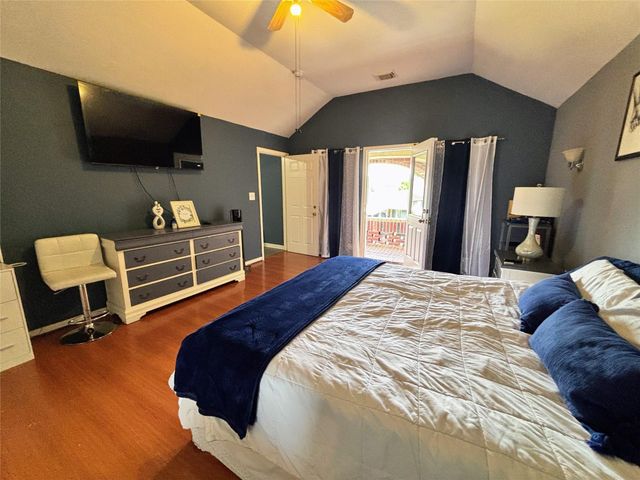 9717 Debbie Lane, Houston, TX 77038