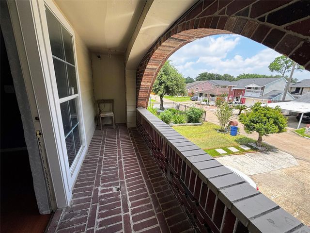 9717 Debbie Lane, Houston, TX 77038