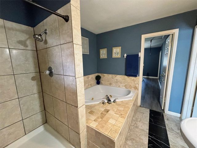 9717 Debbie Lane, Houston, TX 77038