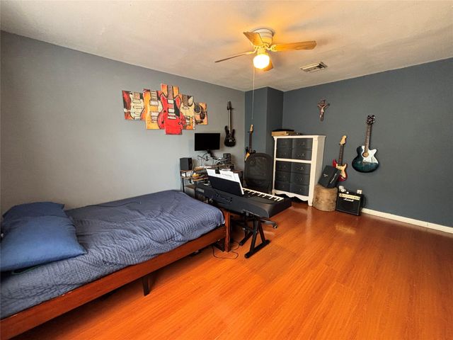 9717 Debbie Lane, Houston, TX 77038