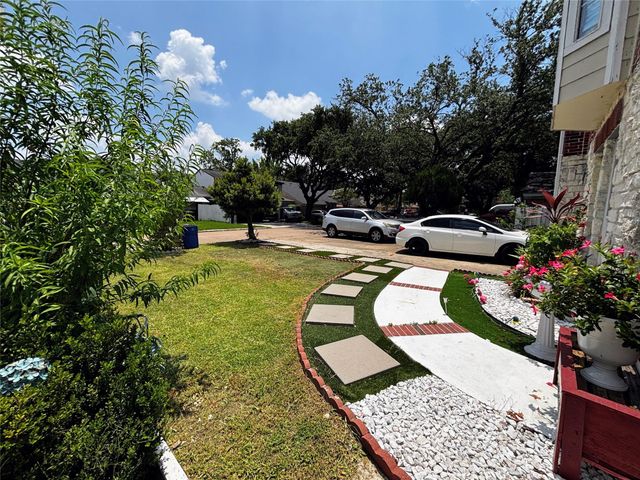 9717 Debbie Lane, Houston, TX 77038