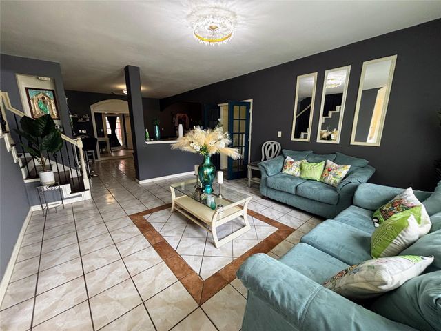9717 Debbie Lane, Houston, TX 77038
