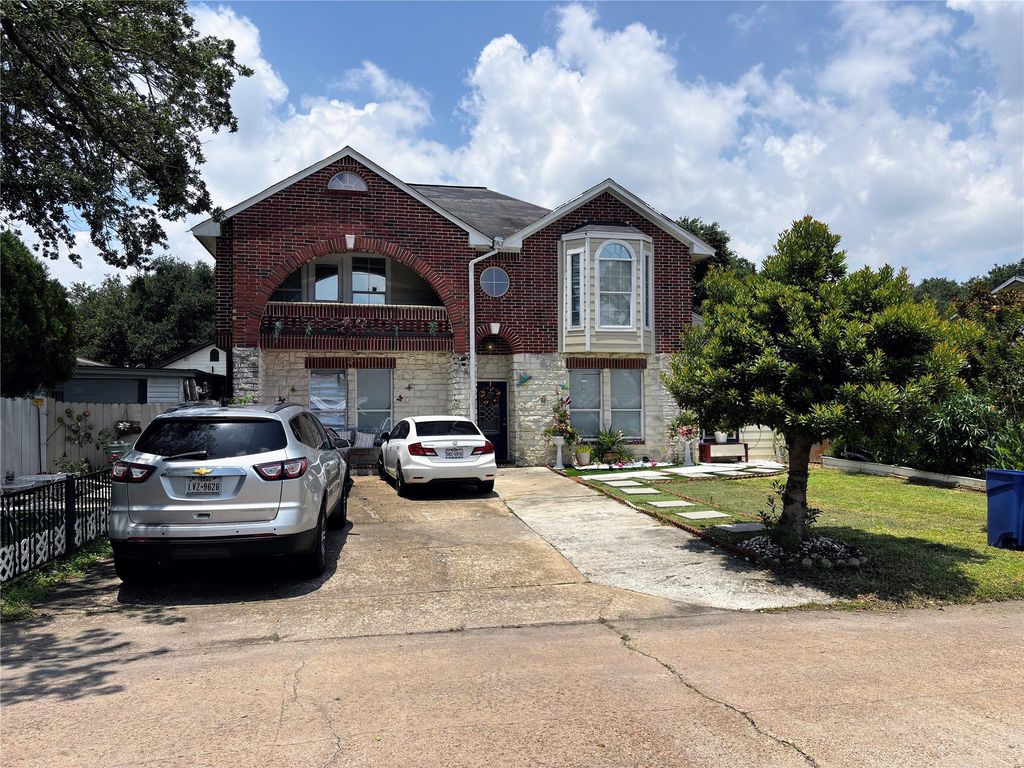 9717 Debbie Lane, Houston, TX 77038