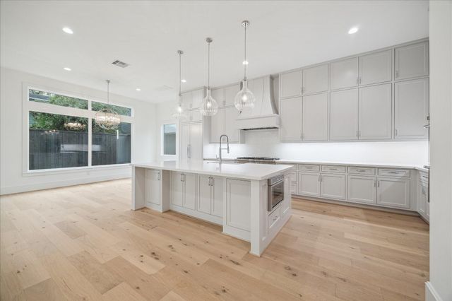 1119 Willard Street, Houston, TX 77006