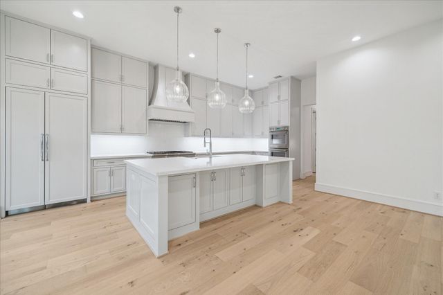 1119 Willard Street, Houston, TX 77006