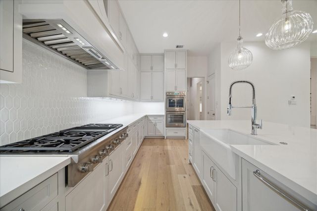 1119 Willard Street, Houston, TX 77006