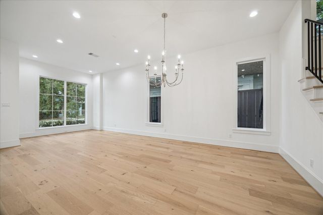 1119 Willard Street, Houston, TX 77006