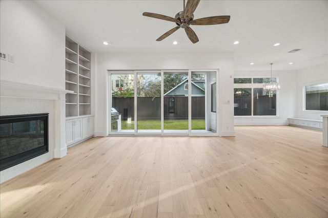 1119 Willard Street, Houston, TX 77006