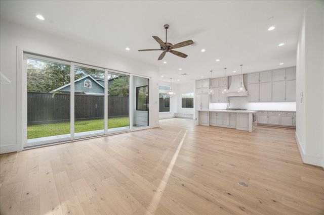 1119 Willard Street, Houston, TX 77006