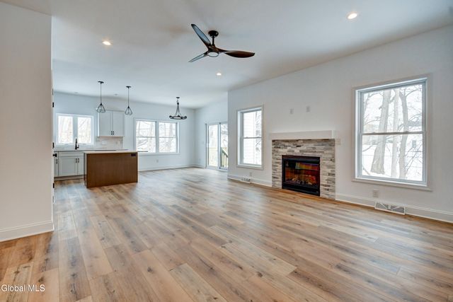 102 Anna Court, Rotterdam, NY 12306