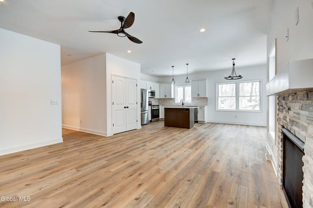 102 Anna Court, Rotterdam, NY 12306