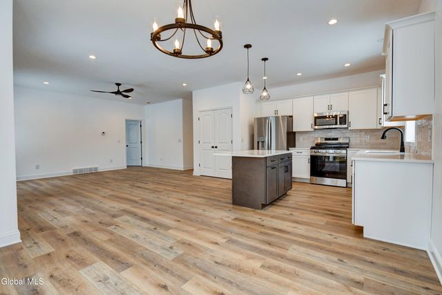 102 Anna Court, Rotterdam, NY 12306