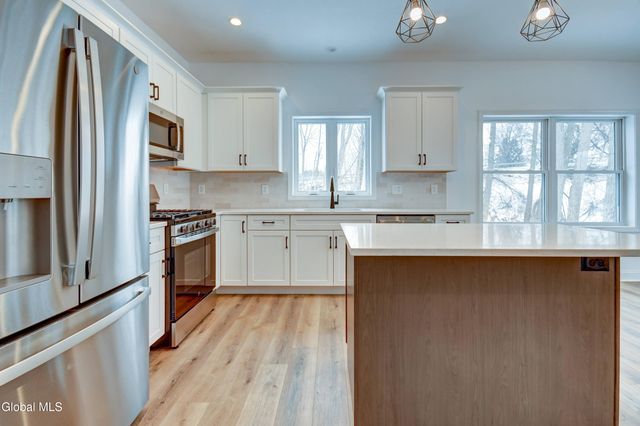 102 Anna Court, Rotterdam, NY 12306