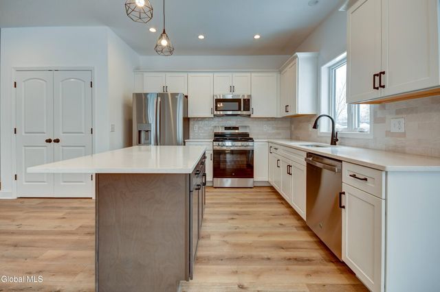 102 Anna Court, Rotterdam, NY 12306