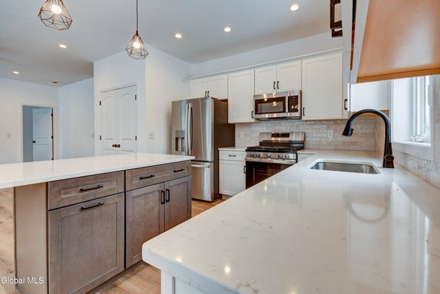 102 Anna Court, Rotterdam, NY 12306