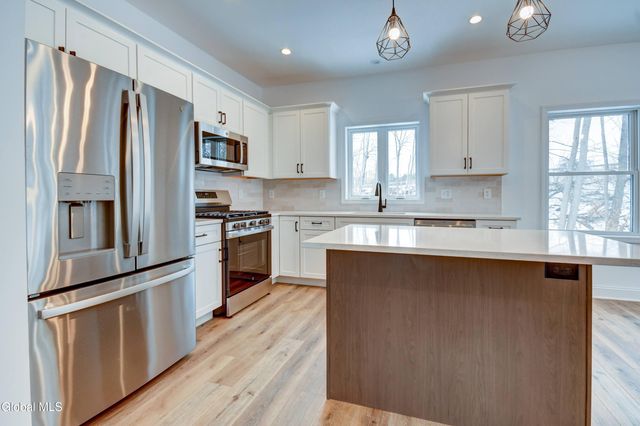 102 Anna Court, Rotterdam, NY 12306