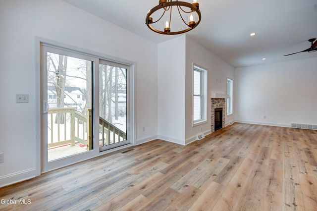 102 Anna Court, Rotterdam, NY 12306