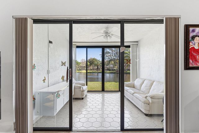 9283 Vista Del Lago, Boca Raton, FL 33428