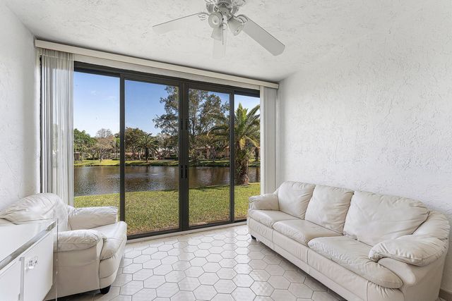 9283 Vista Del Lago, Boca Raton, FL 33428