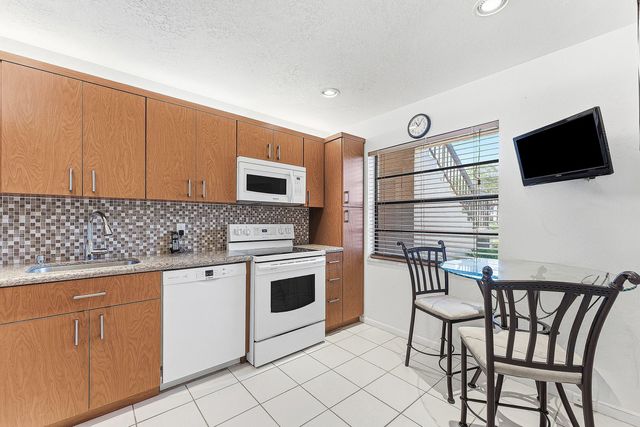 9283 Vista Del Lago, Boca Raton, FL 33428