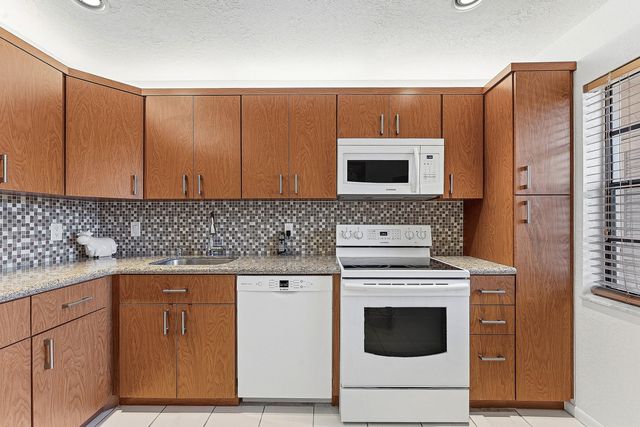 9283 Vista Del Lago, Boca Raton, FL 33428