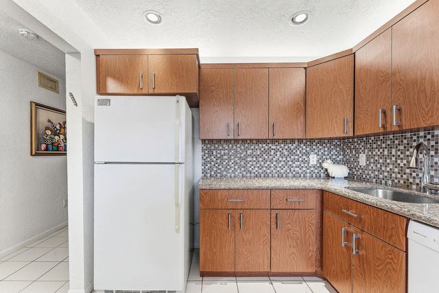 9283 Vista Del Lago, Boca Raton, FL 33428