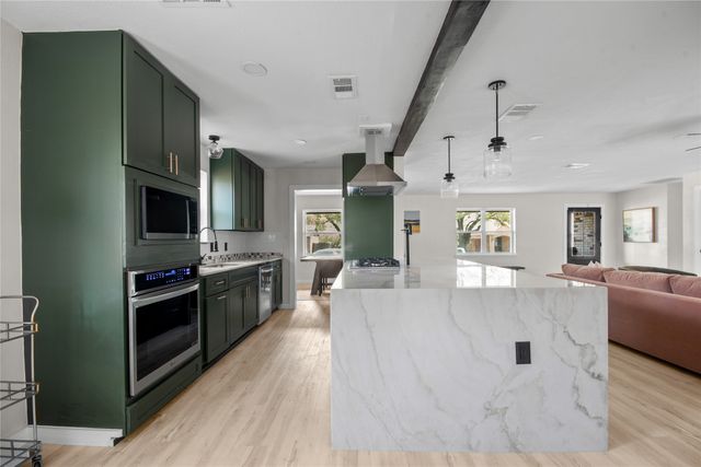 6211 Symphony Lane, Dallas, TX 75227