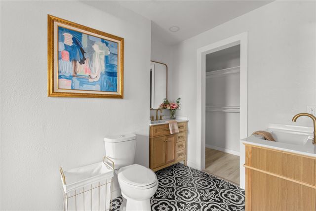 6211 Symphony Lane, Dallas, TX 75227