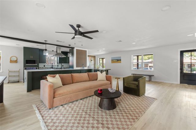 6211 Symphony Lane, Dallas, TX 75227