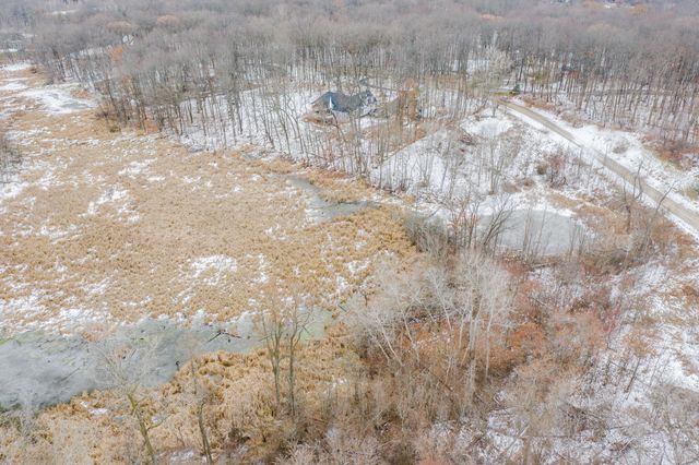 1933 Percy Lane, Highland, MI 48357