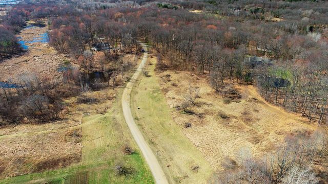 1933 Percy Lane, Highland, MI 48357