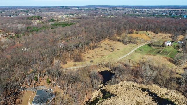 1933 Percy Lane, Highland, MI 48357