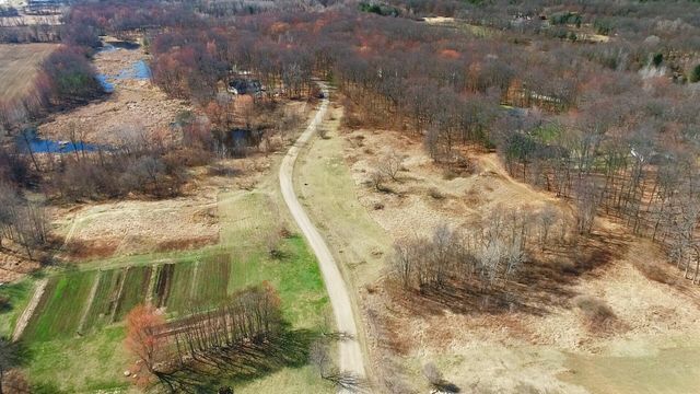 1933 Percy Lane, Highland, MI 48357