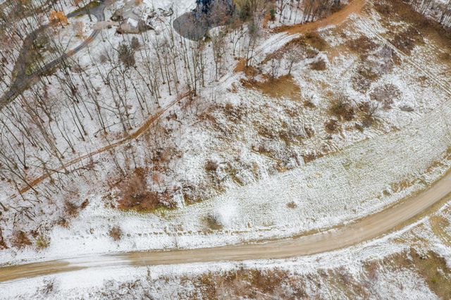 1933 Percy Lane, Highland, MI 48357