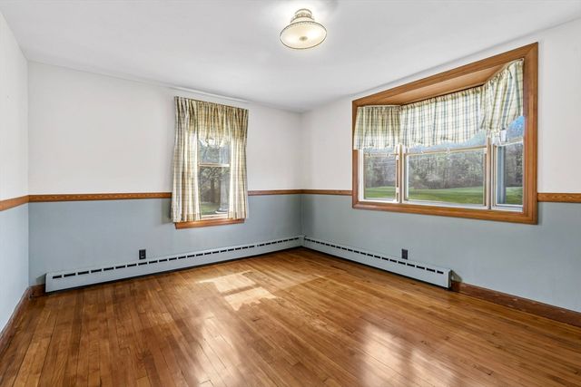 17 Moosebrook Rd, Southampton, MA 01073