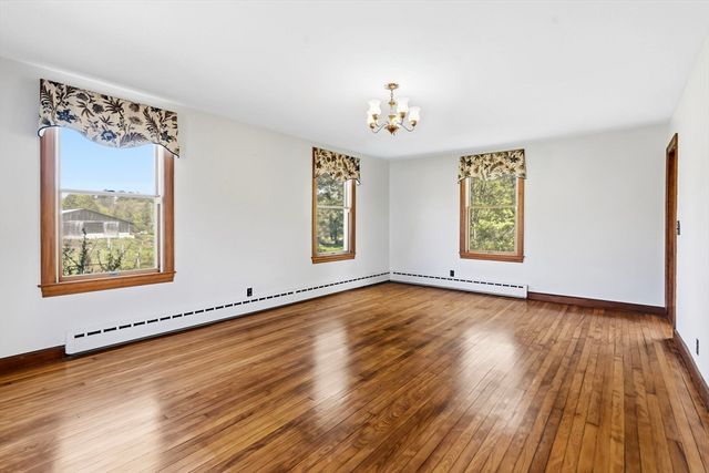 17 Moosebrook Rd, Southampton, MA 01073