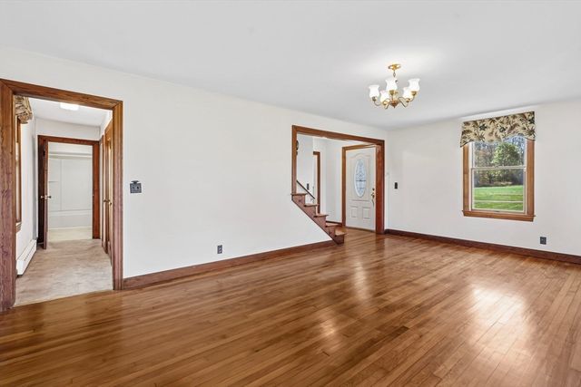 17 Moosebrook Rd, Southampton, MA 01073