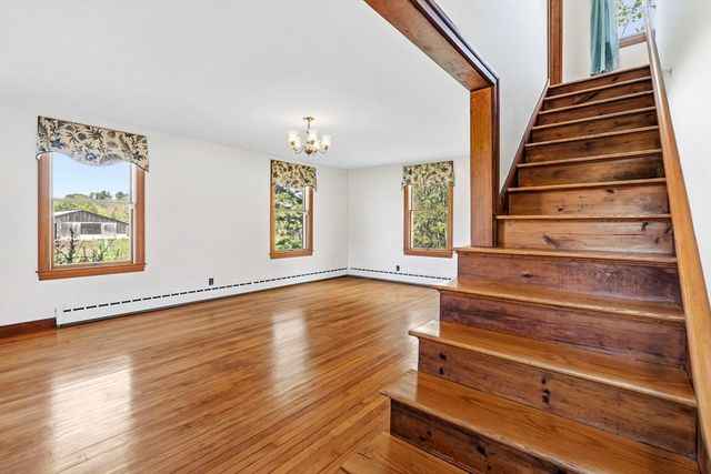 17 Moosebrook Rd, Southampton, MA 01073