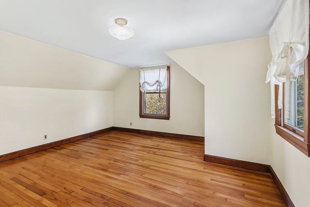 17 Moosebrook Rd, Southampton, MA 01073