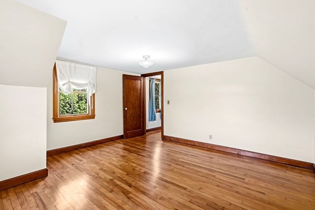 17 Moosebrook Rd, Southampton, MA 01073
