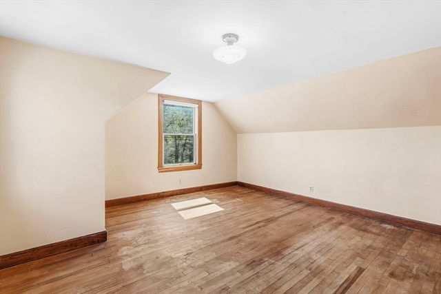 17 Moosebrook Rd, Southampton, MA 01073
